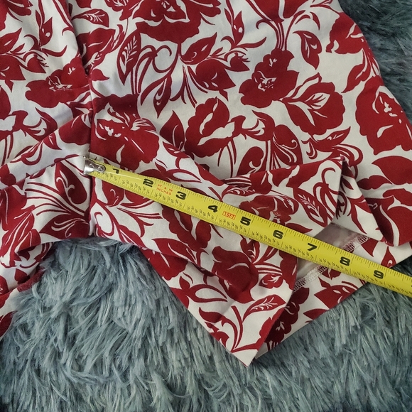 Lands' End midrise floral bermudas 2 - Picture 6 of 8